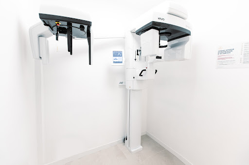 Studio Dentistico ALMA MEDICA logo