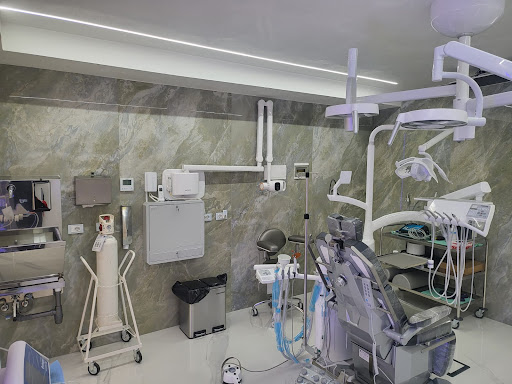 Studio Dentistico Lonigro Clinic logo