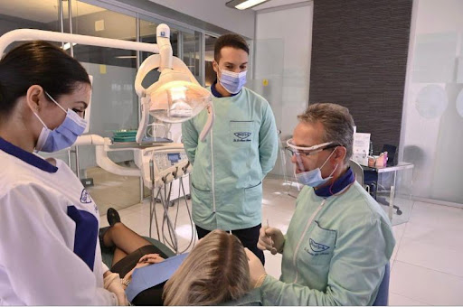 Studio Dentistico Chiral Medical Center logo